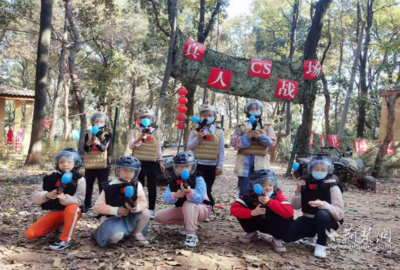武漢鳳凰苑社區(qū)開展關愛困境兒童戶外拓展活動